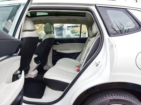 Roewe Rong WeiRX5 eMAX — China electric EV for export — photo 10