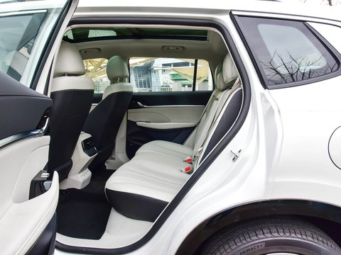 Roewe RX5 eMAX — China plug-in hybrid EV for export — photo 10