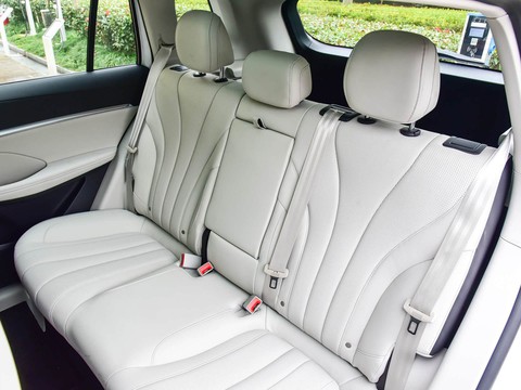 Roewe RX5 eMAX — China plug-in hybrid EV for export — photo 12