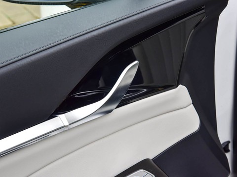 Roewe RX5 eMAX — China plug-in hybrid EV for export — photo 16