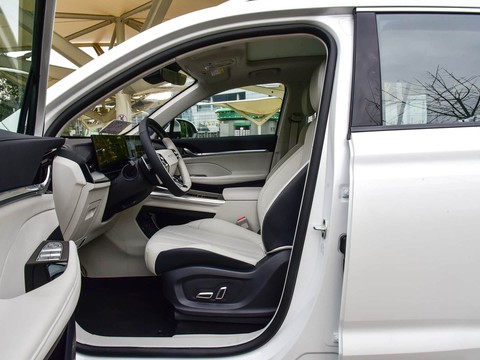Roewe RX5 eMAX — China plug-in hybrid EV for export — photo 9