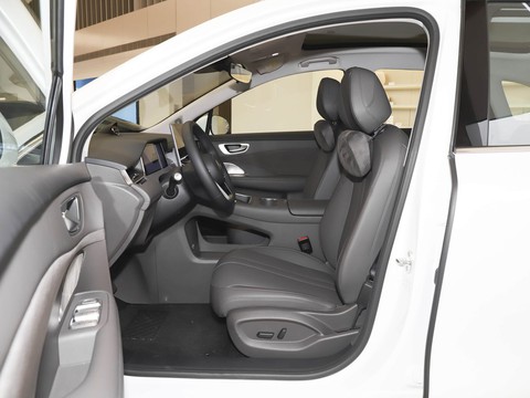 SAIC H H5 — China electric EV for export — photo 9