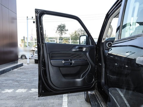 Tank 300 Hi4-T — China plug-in hybrid EV for export — photo 11