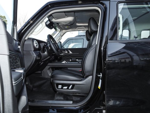 Tank 300 Hi4-T — China plug-in hybrid EV for export — photo 9