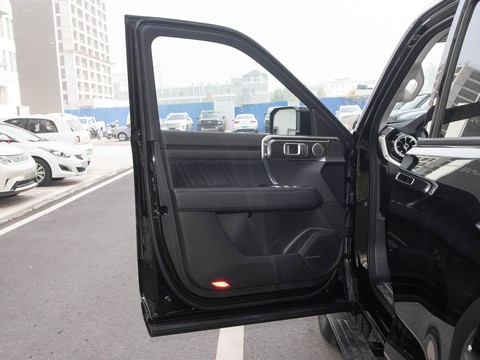 Tank 400 Hi4-T — China plug-in hybrid EV for export — photo 11