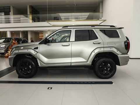 Tank 400 Hi4-T — China plug-in hybrid EV for export — photo 4