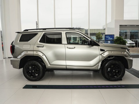 Tank 400 Hi4-T — China plug-in hybrid EV for export — photo 8