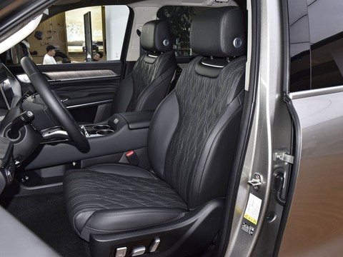 Tank 500 Hi4-T — China plug-in hybrid EV for export — photo 10
