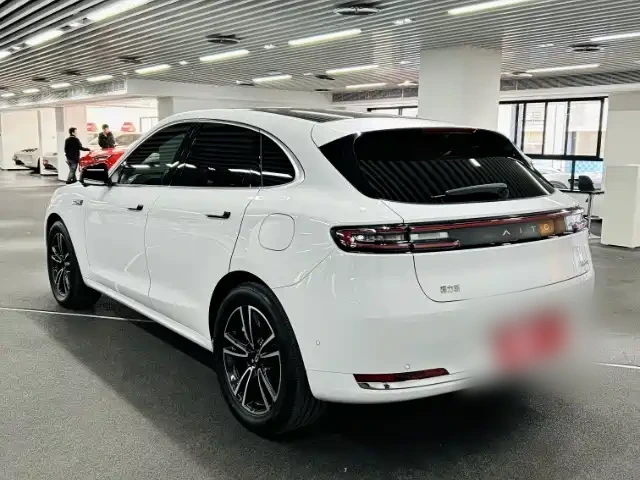 2025 AITO M5 EREV Ultra RWD — used China EV for export (2025) — photo 6