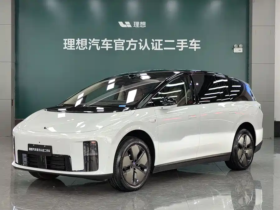 2025 Li Auto i8 Standard