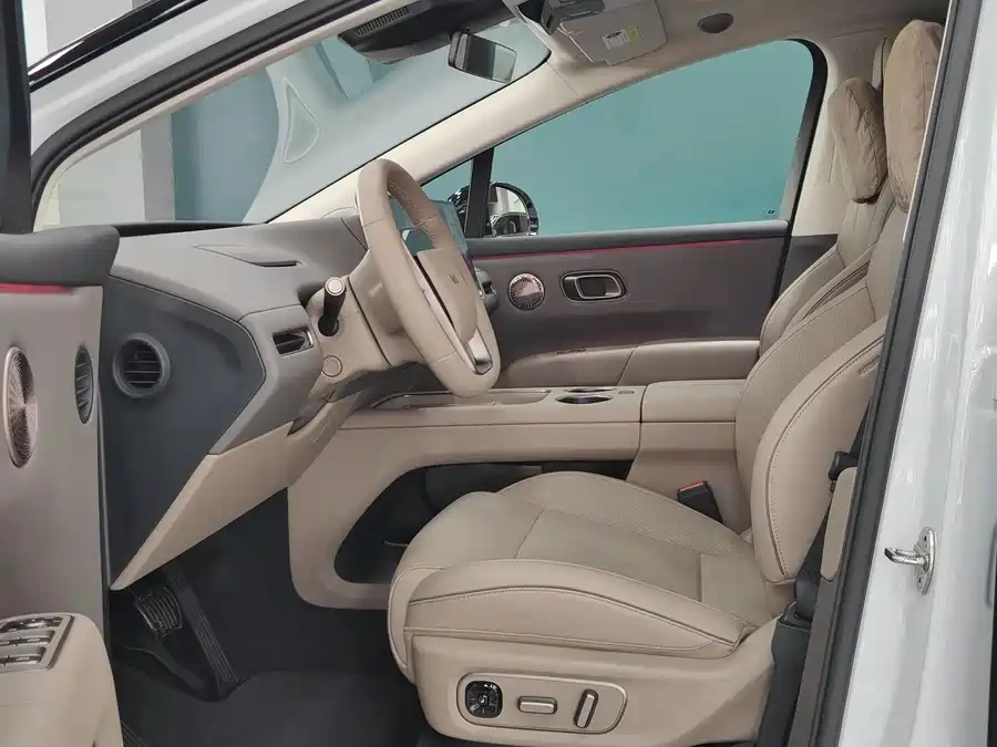 2025 Li Auto i8 Standard — used China EV for export (2025) — photo 3