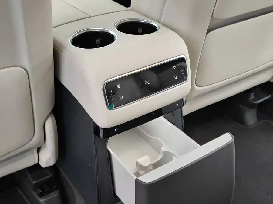 2024 Li Auto MEGA Ultra — used China EV for export (2025) — photo 5