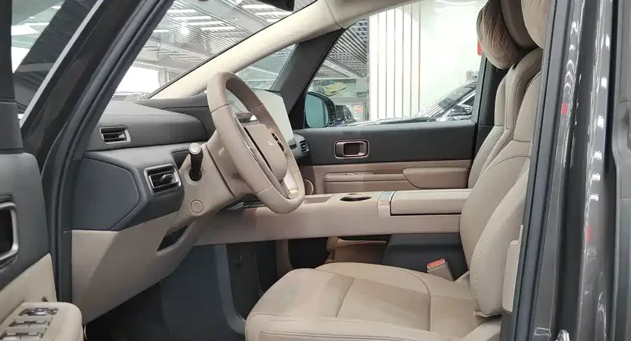 2025 Li Auto MEGA — used China EV for export (2025) — photo 3