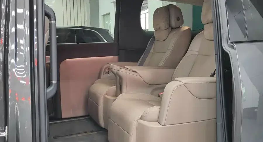 2025 Li Auto MEGA — used China EV for export (2025) — photo 4