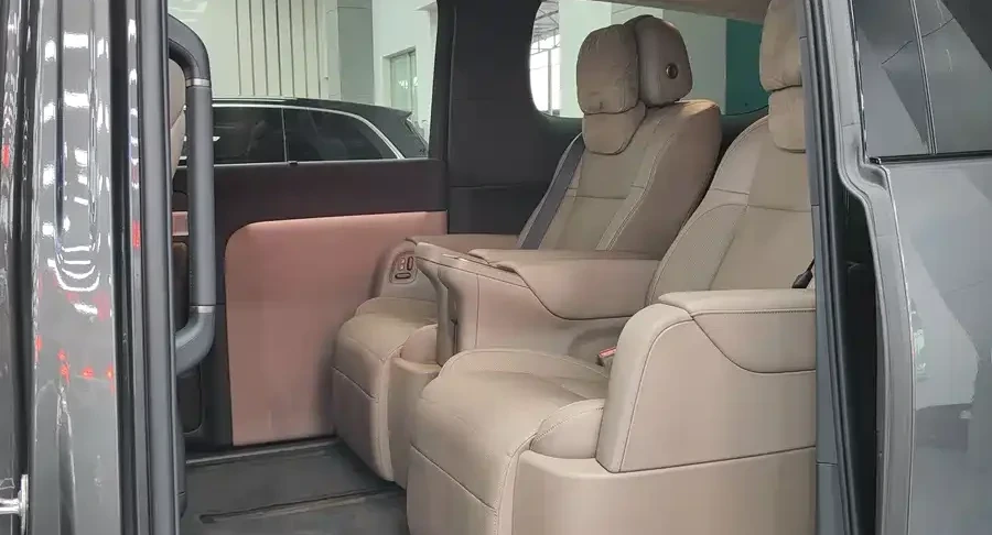 2025 Li Auto MEGA — used China EV for export (2025) — photo 4