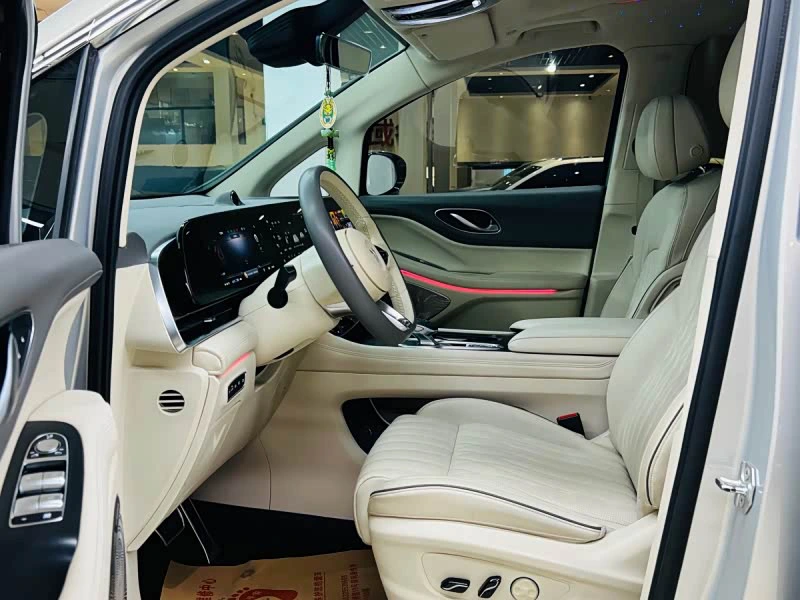 2022 Voyah Dreamer — used China EV for export (2022) — photo 5