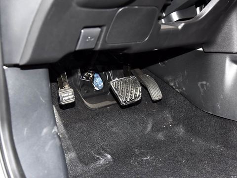 Venucia Chen Feng — China electric EV for export — photo 15