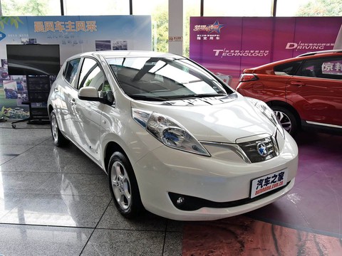 Venucia Chenfeng — China electric EV for export — photo 3