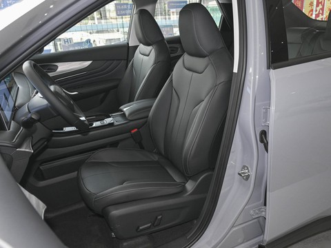 Venucia V DD-i — China plug-in hybrid EV for export — photo 10