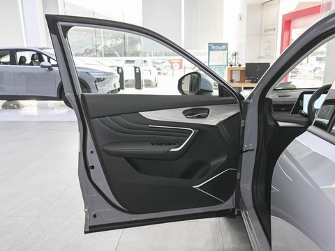 Venucia V DD-i — China plug-in hybrid EV for export — photo 11