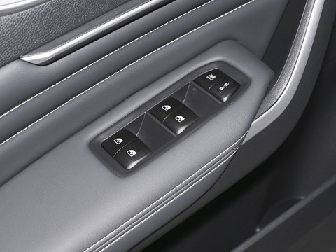 Venucia V DD-i — China plug-in hybrid EV for export — photo 14