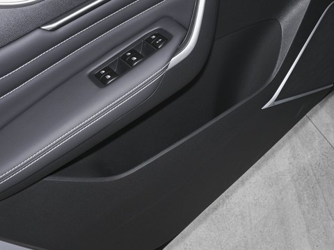 Venucia V DD-i — China plug-in hybrid EV for export — photo 15