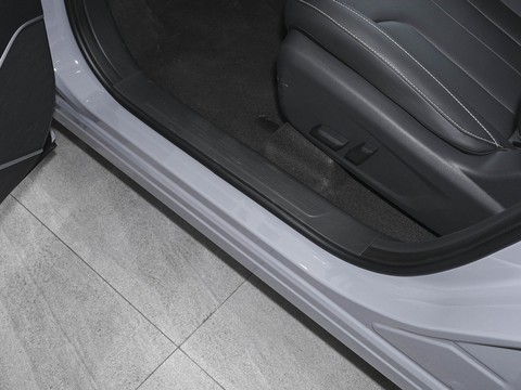 Venucia V DD-i — China plug-in hybrid EV for export — photo 16