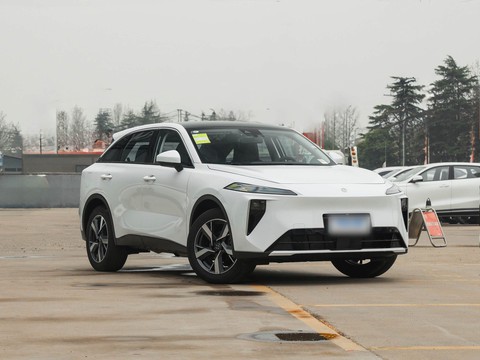 Venucia V DD-i — China plug-in hybrid EV for export — photo 3
