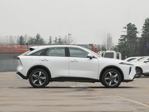 Venucia V DD-i — China plug-in hybrid EV for export — photo 8
