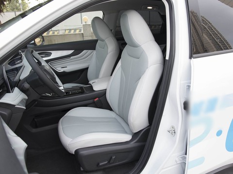 Venucia Big V FCEV — China electric EV for export — photo 10