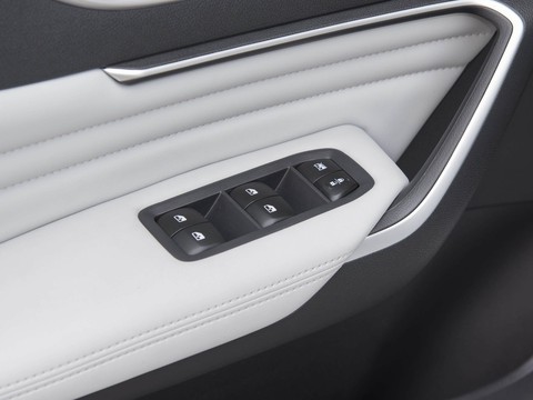 Venucia Big V FCEV — China electric EV for export — photo 14