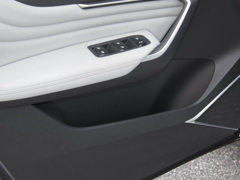 Venucia Big V FCEV — China electric EV for export — photo 15