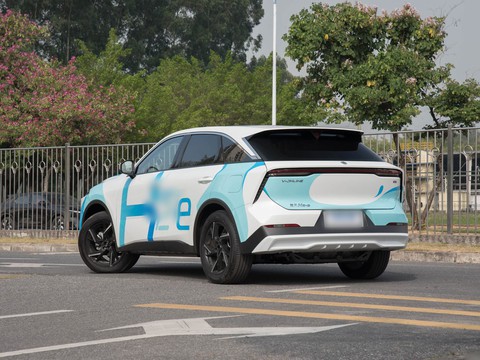 Venucia Big V FCEV — China electric EV for export — photo 5