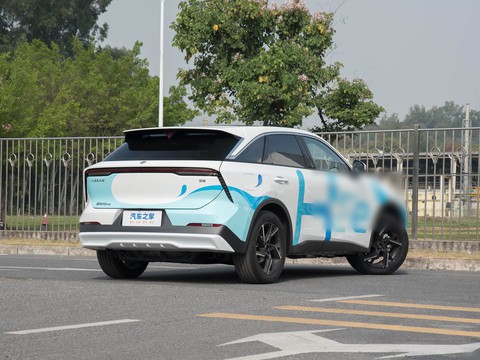 Venucia Big V FCEV — China electric EV for export — photo 7