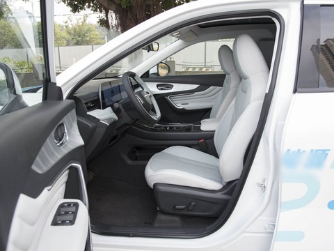 Venucia Big V FCEV — China electric EV for export — photo 9