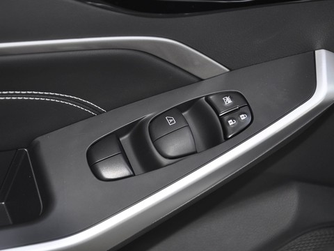 Venucia D60 EV — China electric EV for export — photo 13