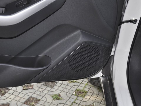 Venucia D60 EV — China electric EV for export — photo 15