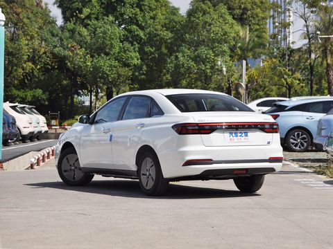 Venucia Qi ChenD60EV — China electric EV for export — photo 5