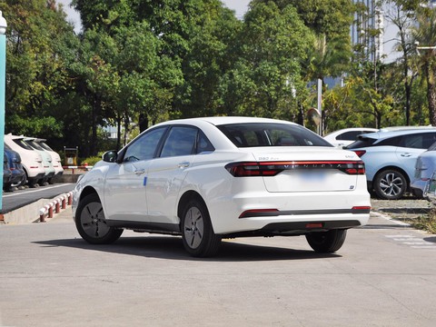 Venucia D60 EV — China electric EV for export — photo 5