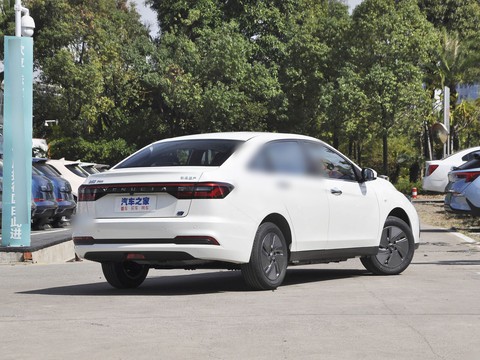 Venucia D60 EV — China electric EV for export — photo 7