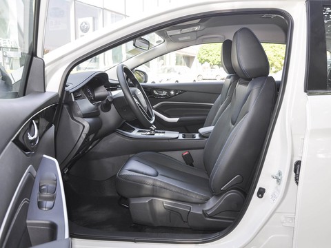 Venucia D60 EV — China electric EV for export — photo 9