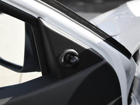 Venucia Qi Chene30 — China electric EV for export — photo 12