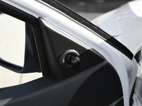 Venucia e30 — China electric EV for export — photo 12