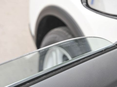 Venucia Qi ChenT60EV — China electric EV for export — photo 12