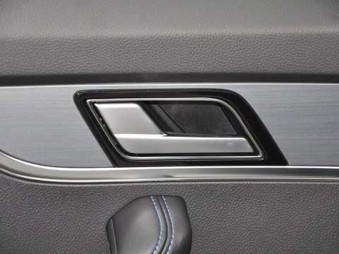 Venucia T60 EV — China electric EV for export — photo 13