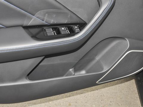 Venucia Qi ChenT60EV — China electric EV for export — photo 15