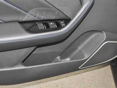 Venucia T60 EV — China electric EV for export — photo 15