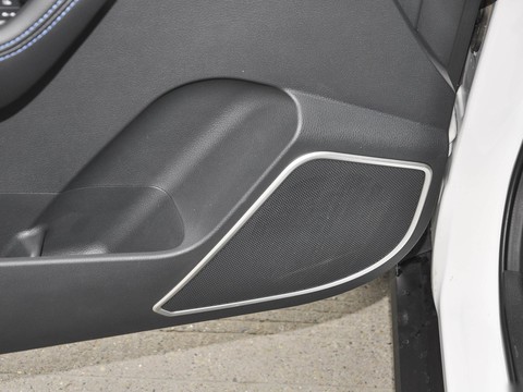 Venucia T60 EV — China electric EV for export — photo 16
