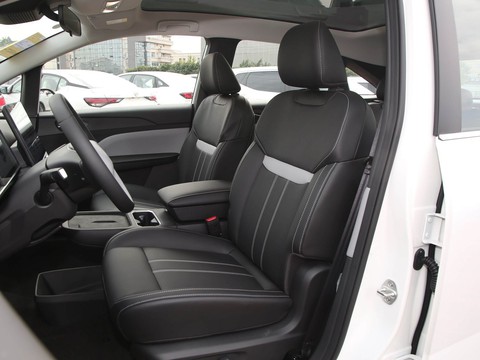 Venucia VX6 — China electric EV for export — photo 10