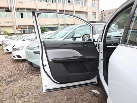 Venucia VX6 — China electric EV for export — photo 11